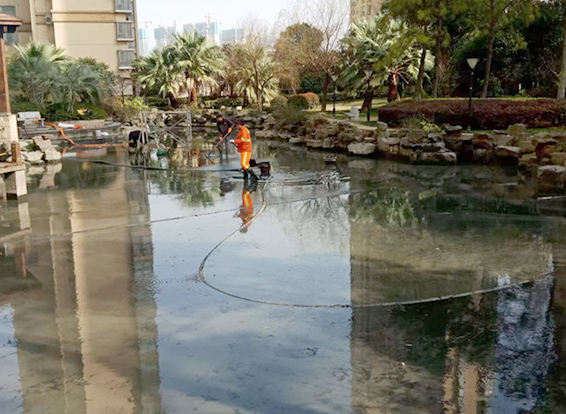 黄梅景观池淤泥清理