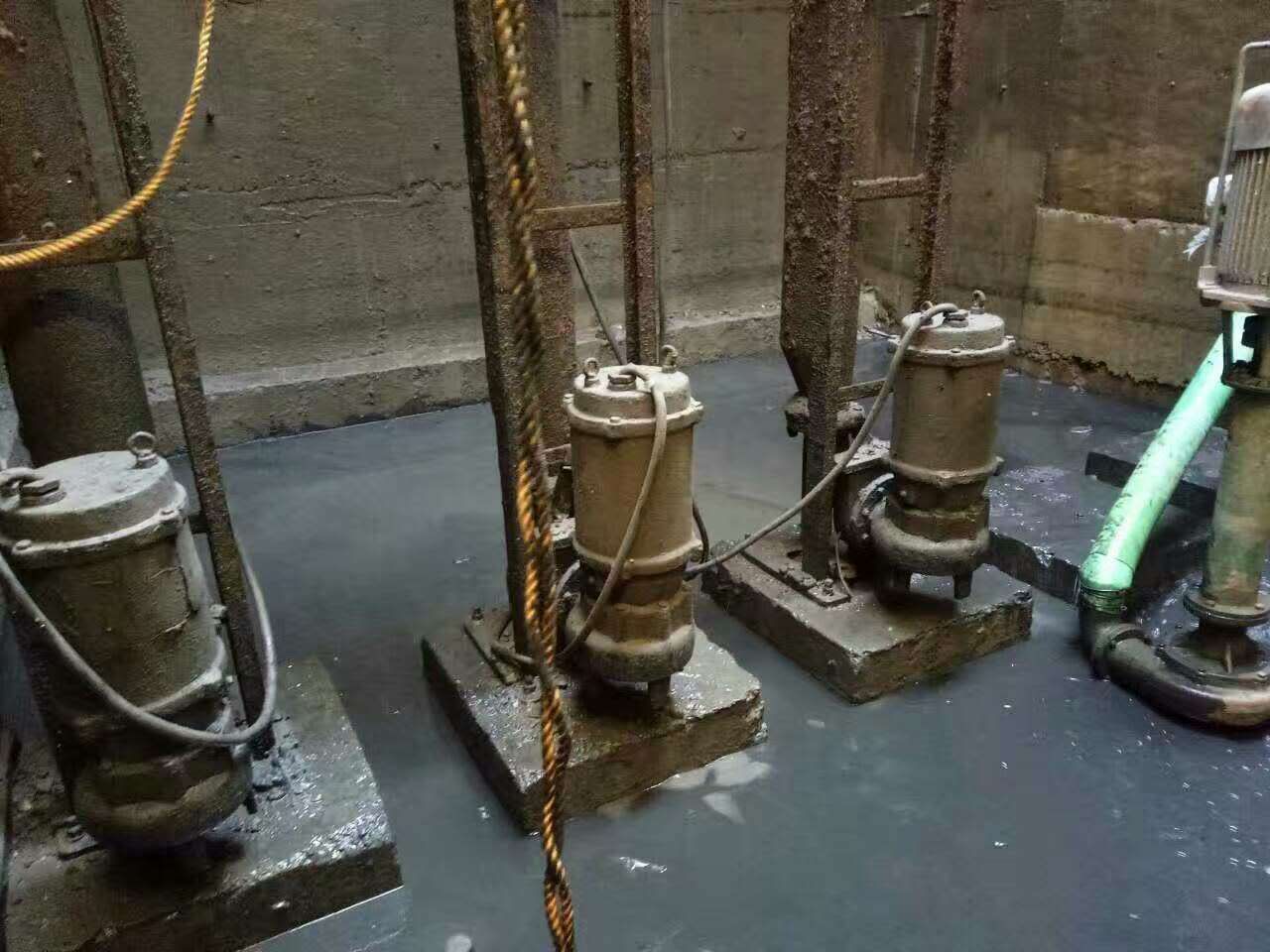 黄梅污水池清理