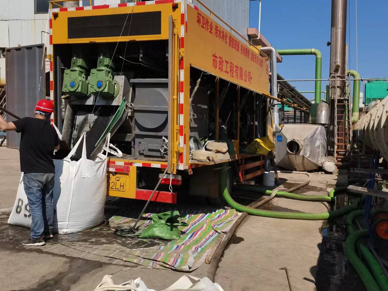 黄梅淤泥压干处理